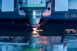 Laser cutting machine supplied with nitrogen by a gas generator